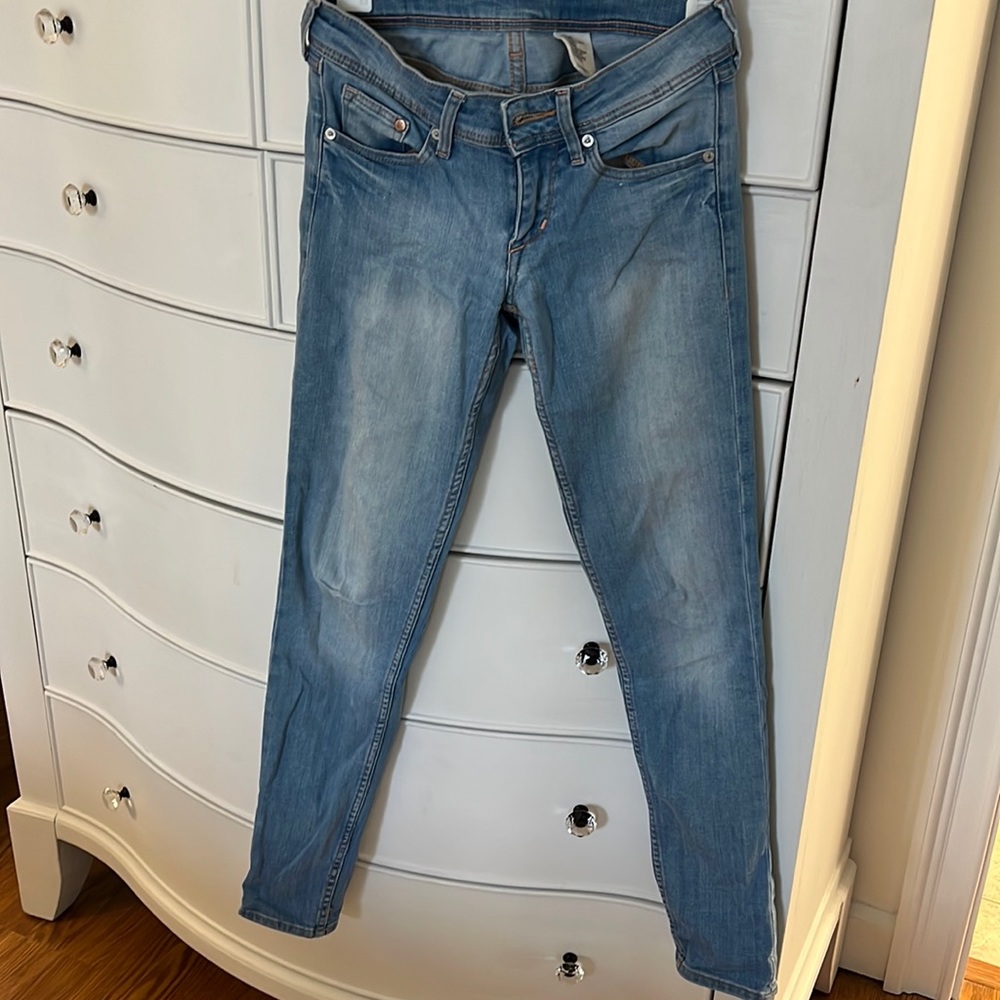 Light wash, skinny jeans-low rise